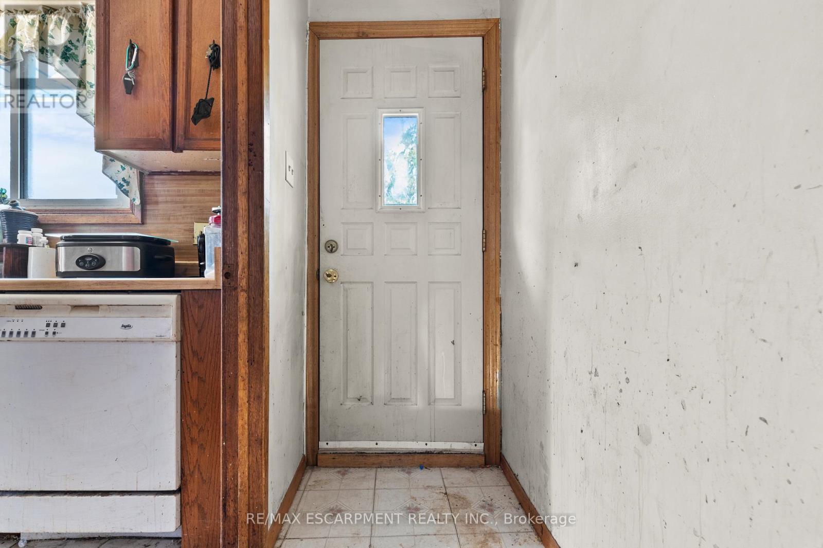 11 Torlake Street, Hamilton, Ontario  L8W 1L4 - Photo 12 - X12541940