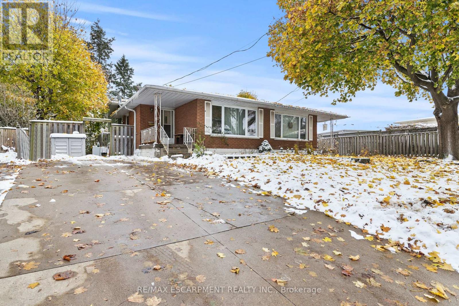 11 Torlake Street, Hamilton, Ontario  L8W 1L4 - Photo 2 - X12541940