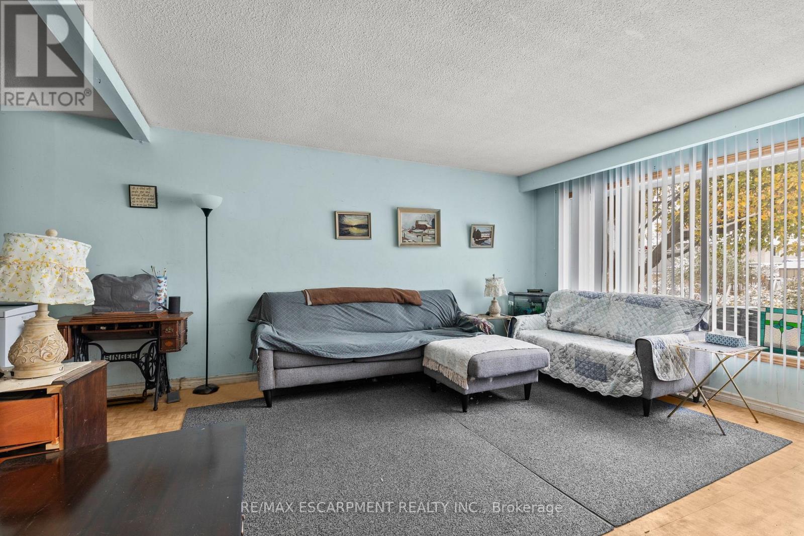 11 Torlake Street, Hamilton, Ontario  L8W 1L4 - Photo 4 - X12541940