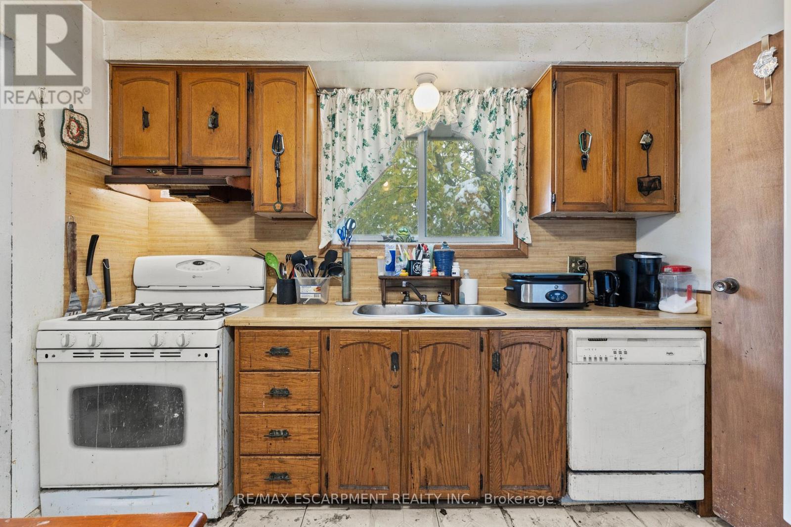 11 Torlake Street, Hamilton, Ontario  L8W 1L4 - Photo 8 - X12541940