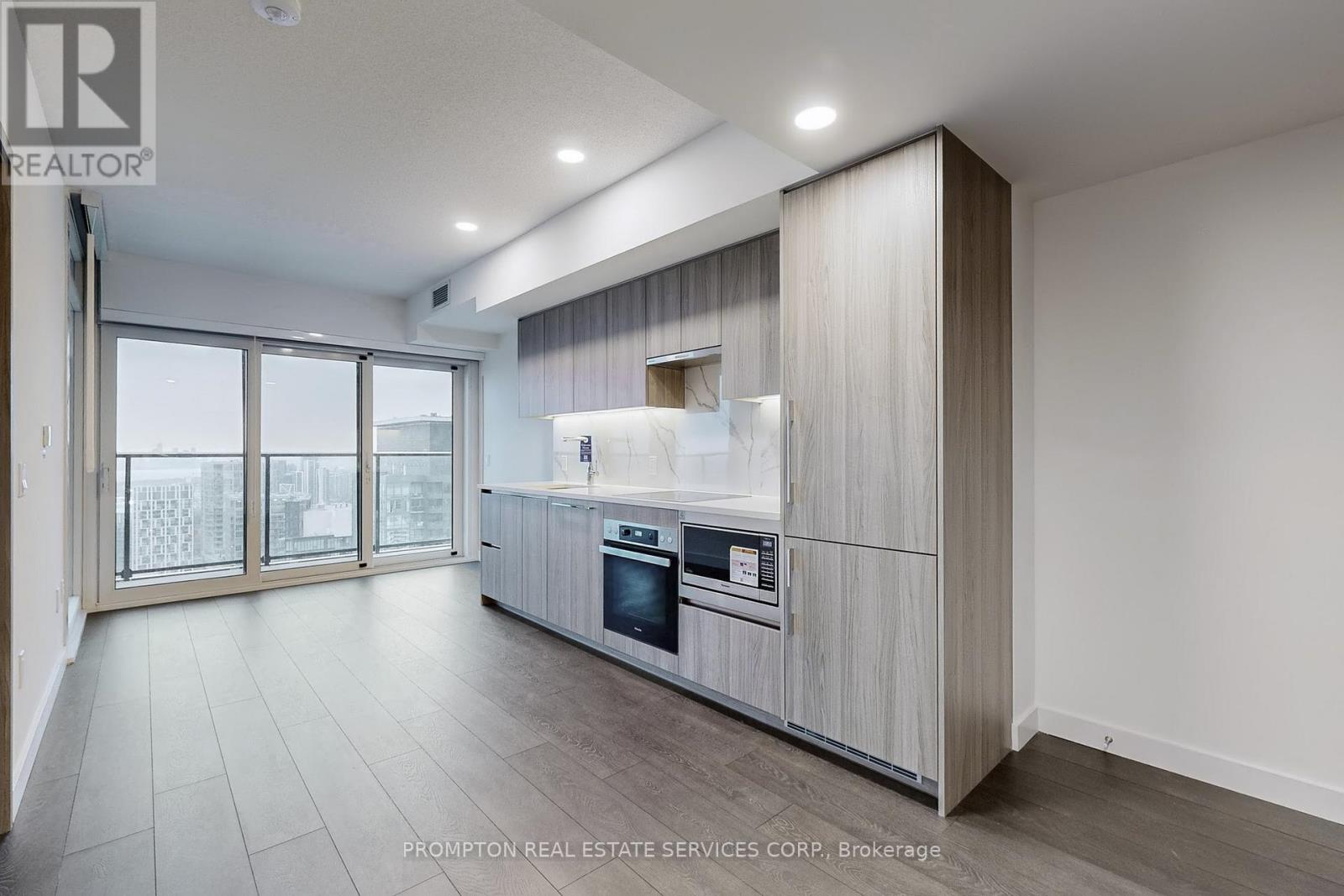 5212 - 3 Cityplace Way, Toronto, Ontario  M5V 0X4 - Photo 2 - C12480316