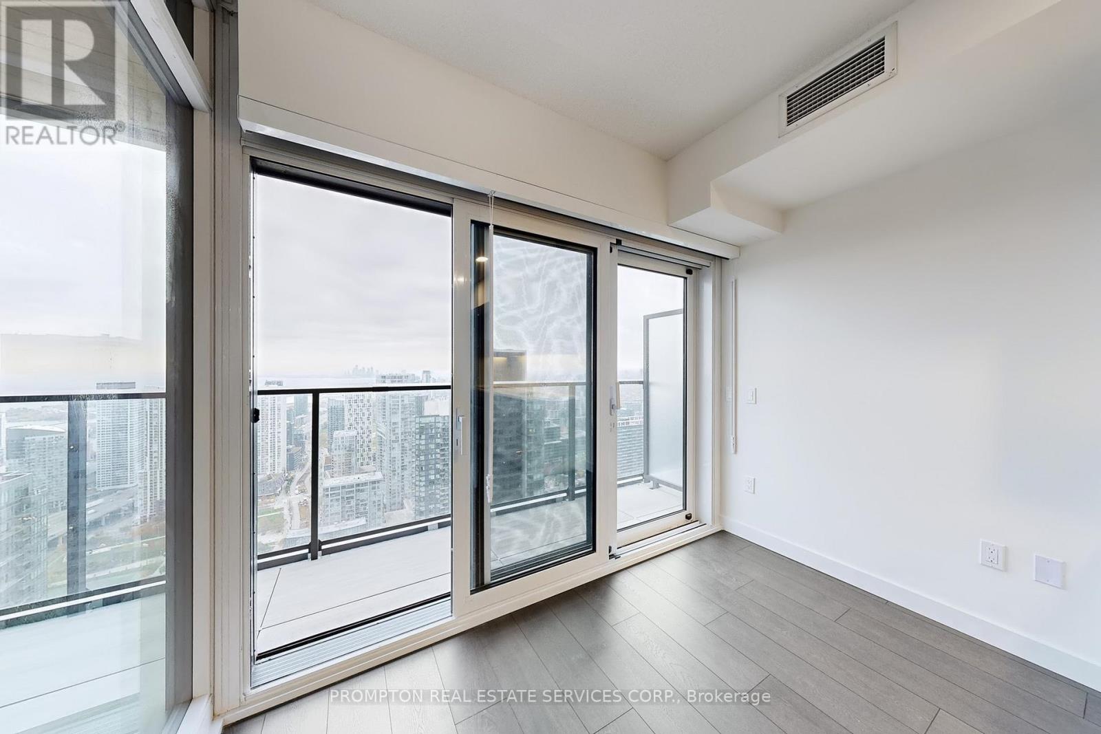5212 - 3 Cityplace Way, Toronto, Ontario  M5V 0X4 - Photo 4 - C12480316