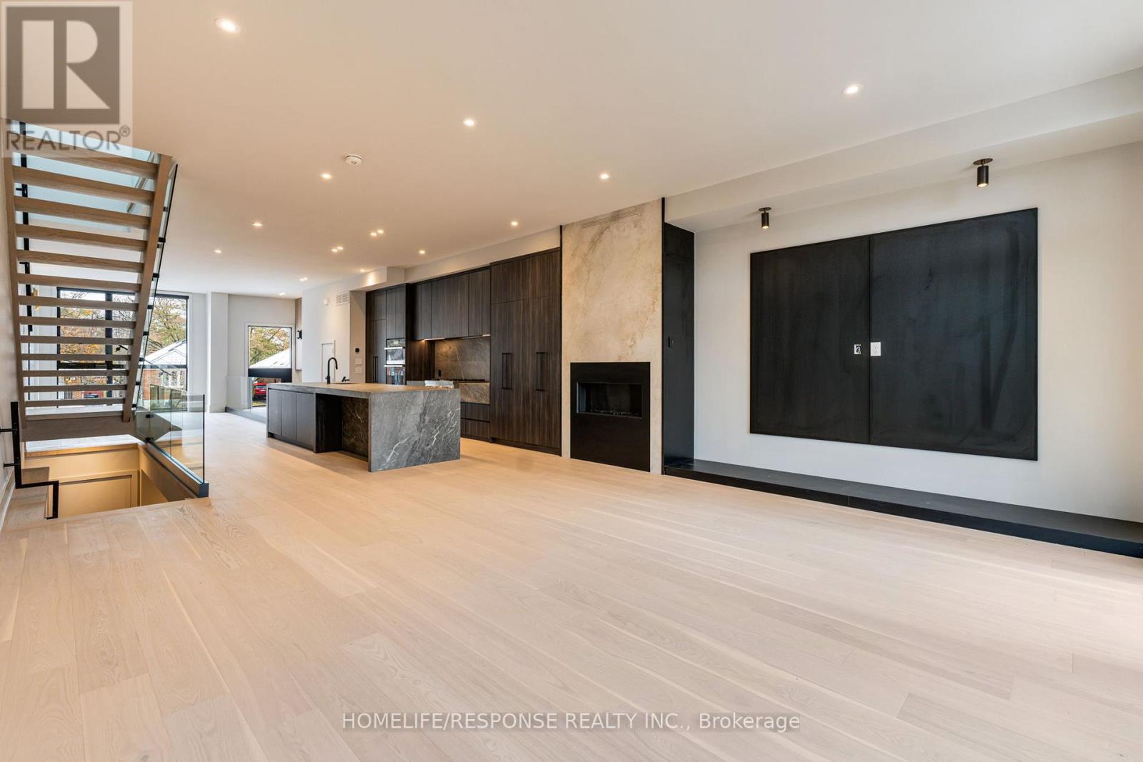 46b Lunness Road, Toronto, Ontario  M8W 4M4 - Photo 6 - W12481379