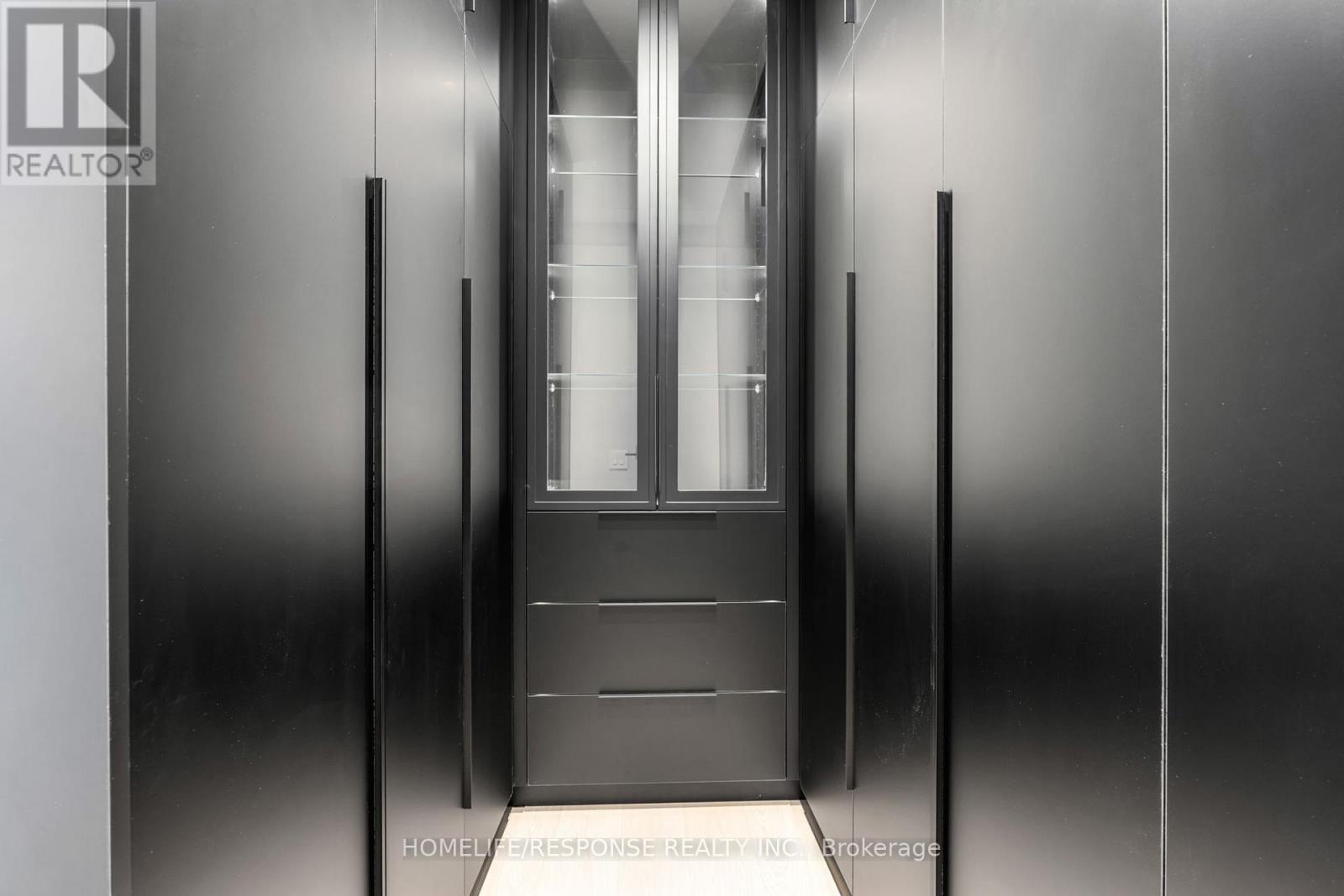 46b Lunness Road, Toronto, Ontario  M8W 4M4 - Photo 7 - W12481379