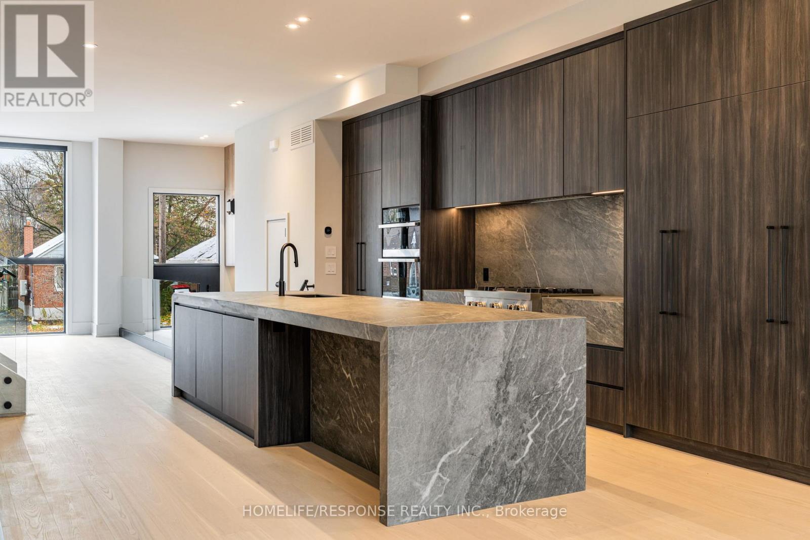 46b Lunness Road, Toronto, Ontario  M8W 4M4 - Photo 4 - W12481379