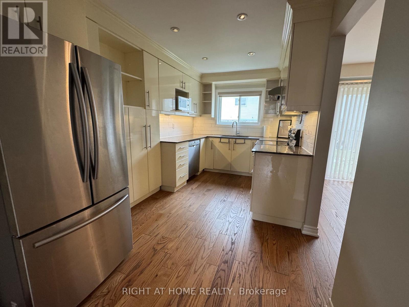 43 A - 5205 Glen Erin Drive, Mississauga, Ontario L5M 5N6 - Photo 5 - W12486723