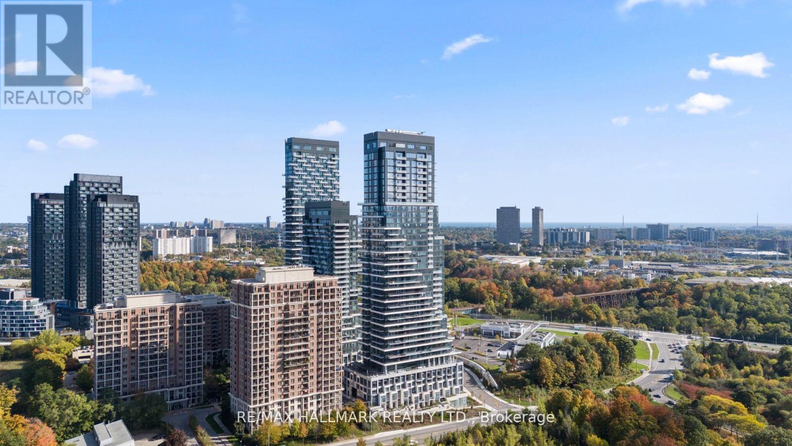 1906 - 10 INN ON THE PARK DRIVE, Toronto, Ontario