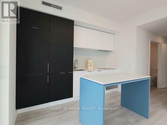 1503 - 33 Helendale Avenue, Toronto, Ontario  M4R 0A4 - Photo 2 - C12542050