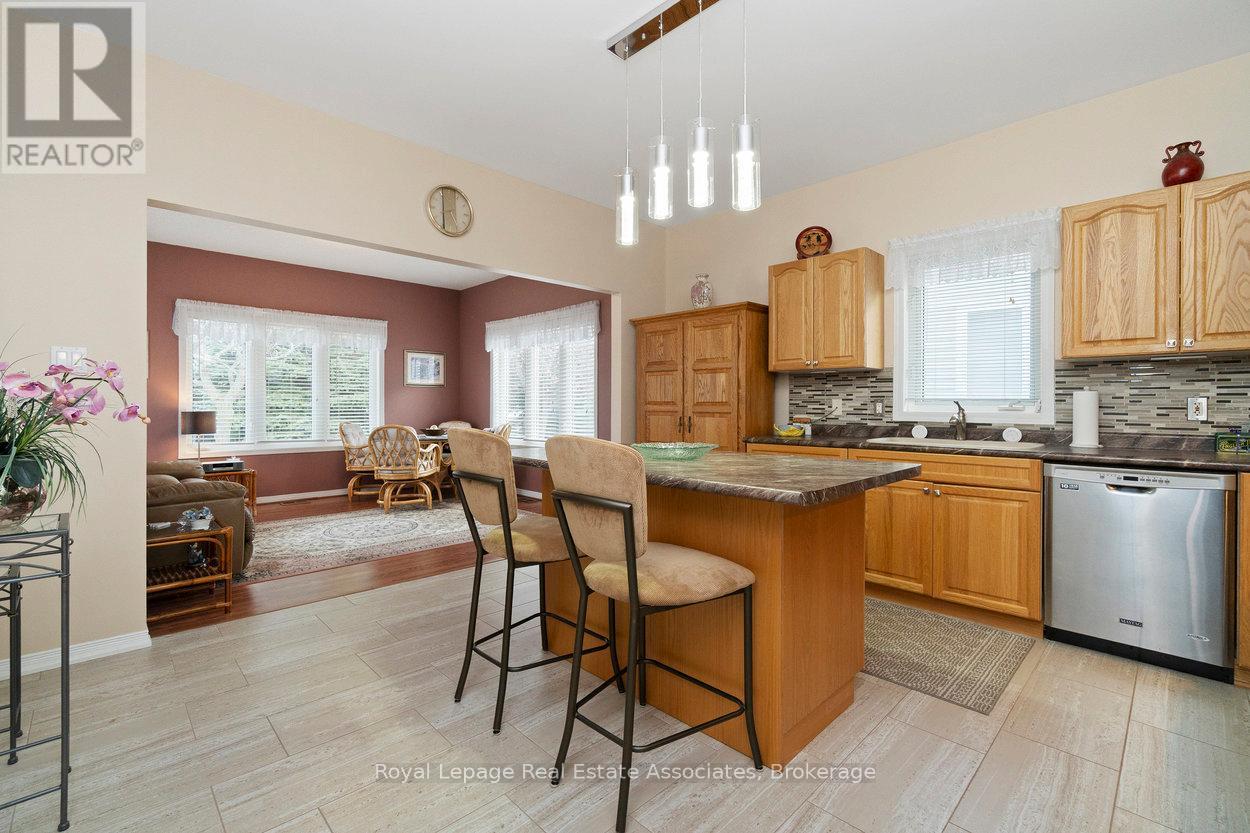 3 Fir Drive, Clarington, Ontario  L1B 1P3 - Photo 11 - E12541958