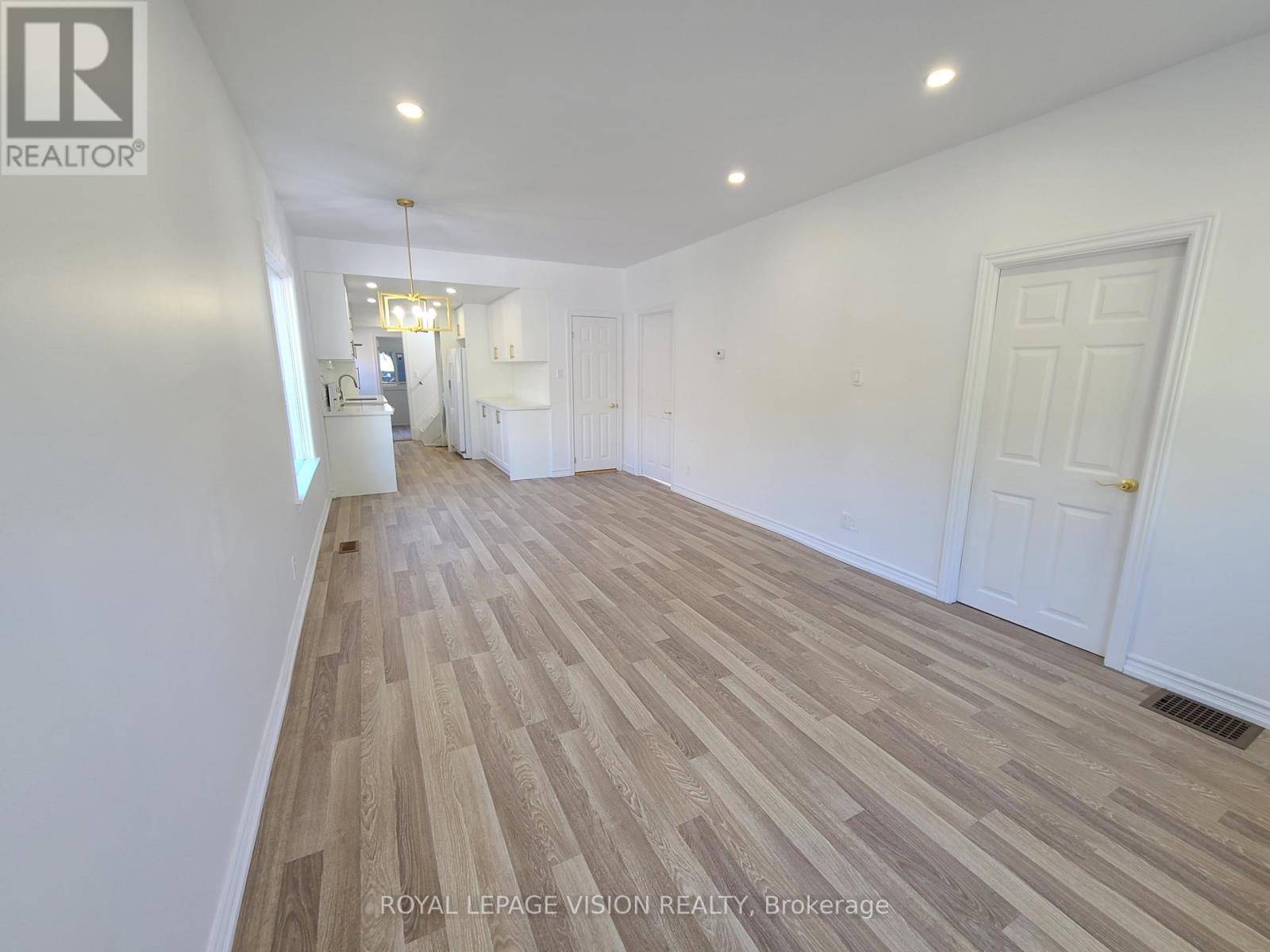 157 College Avenue, Oshawa, Ontario  L1J 1R3 - Photo 4 - E12541966