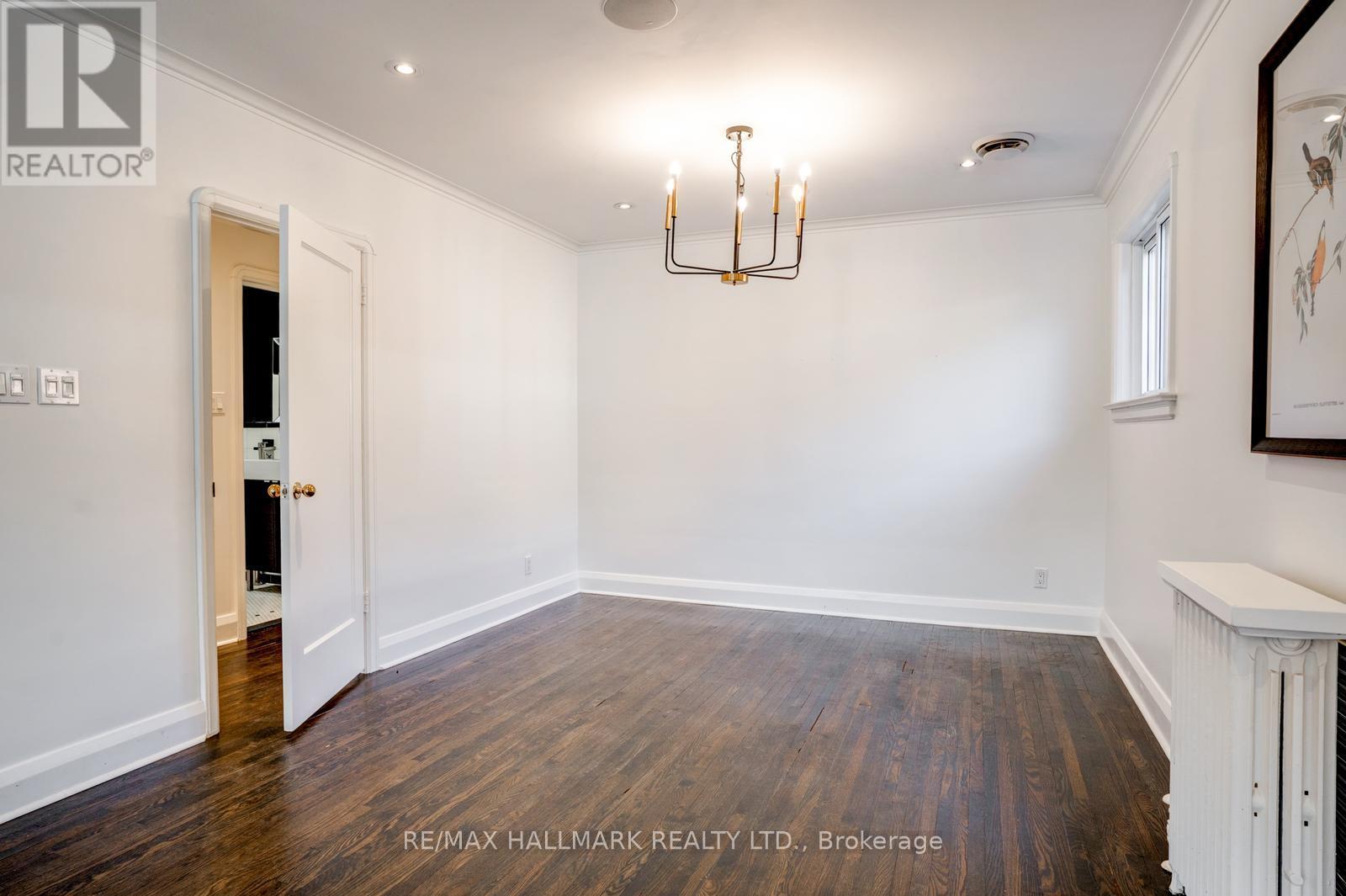 10 Coxwell Boulevard, Toronto, Ontario  M4C 3G7 - Photo 11 - E12542124