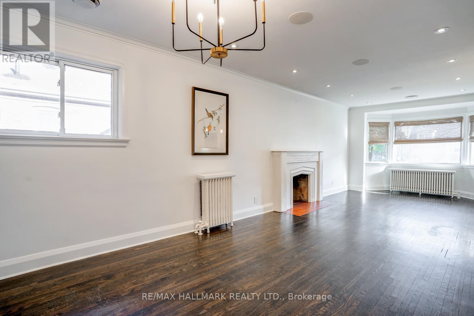 10 Coxwell Boulevard, Toronto, Ontario  M4C 3G7 - Photo 14 - E12542124