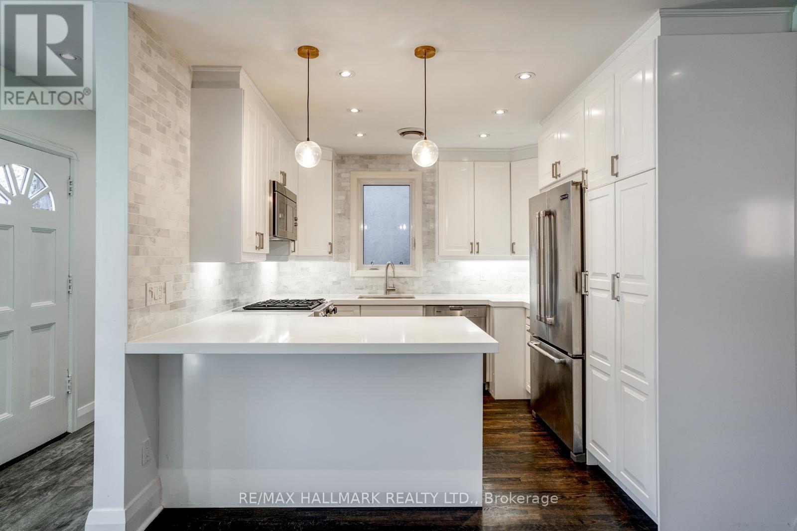 10 Coxwell Boulevard, Toronto, Ontario  M4C 3G7 - Photo 15 - E12542124