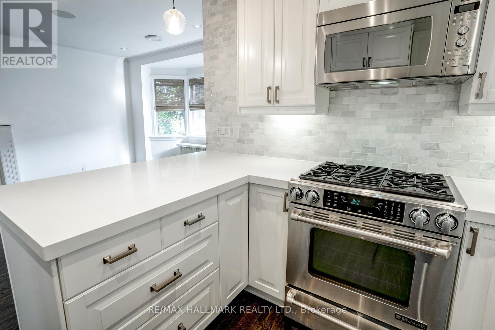 10 Coxwell Boulevard, Toronto, Ontario  M4C 3G7 - Photo 18 - E12542124