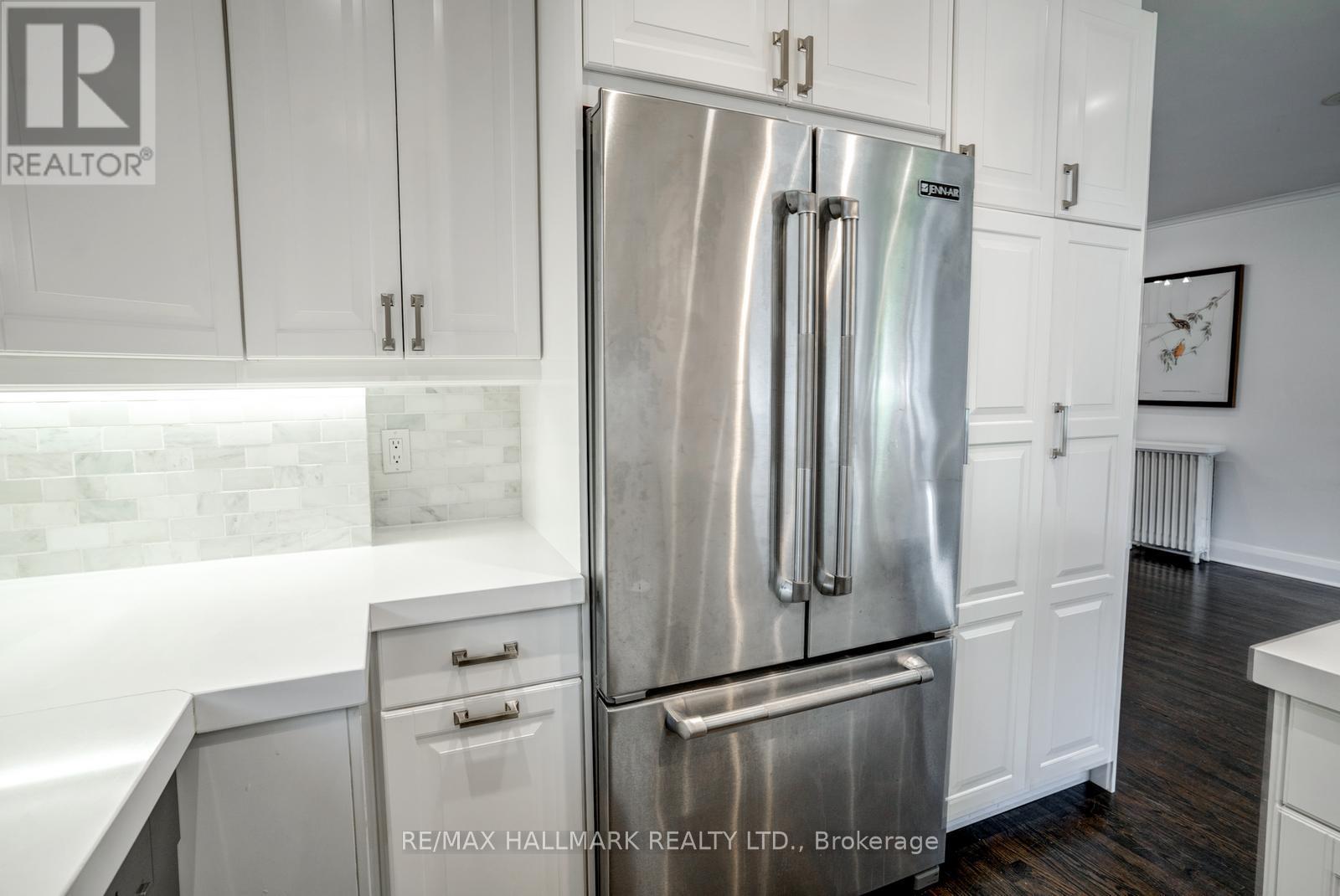 10 Coxwell Boulevard, Toronto, Ontario  M4C 3G7 - Photo 19 - E12542124