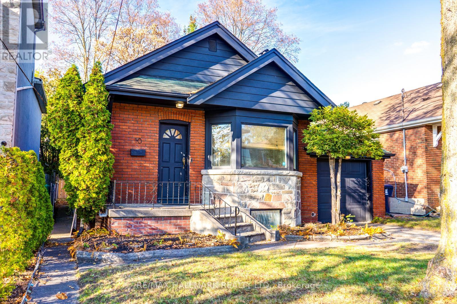 10 Coxwell Boulevard, Toronto, Ontario  M4C 3G7 - Photo 2 - E12542124