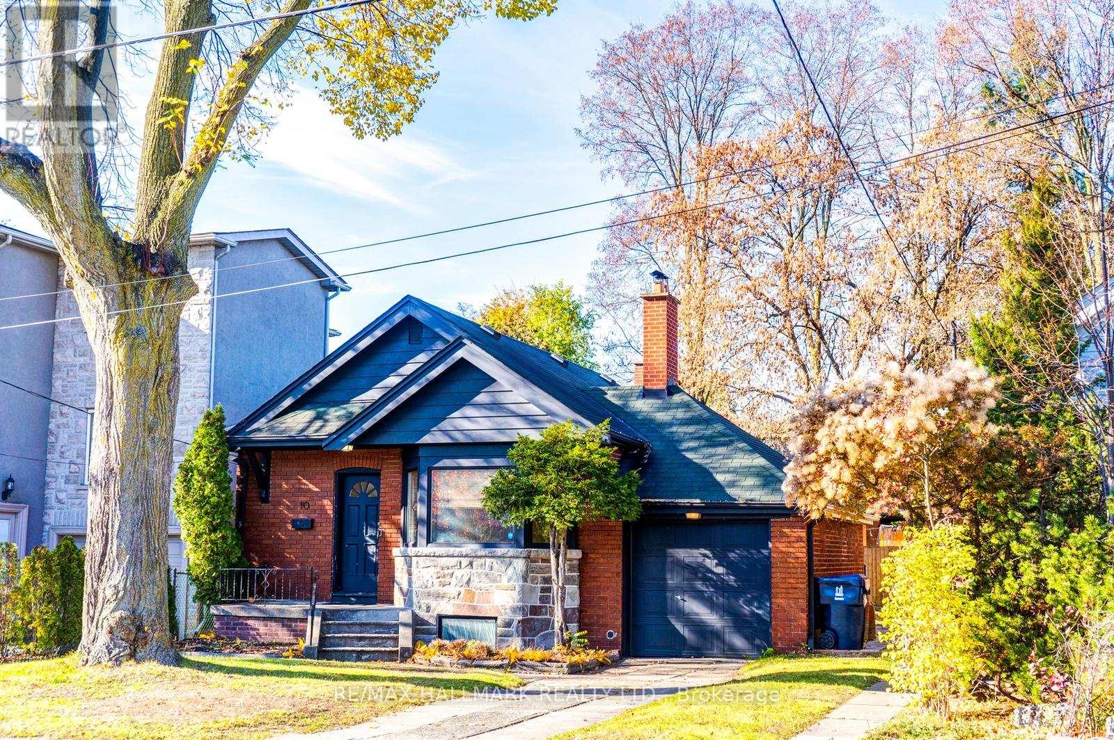 10 Coxwell Boulevard, Toronto, Ontario  M4C 3G7 - Photo 3 - E12542124