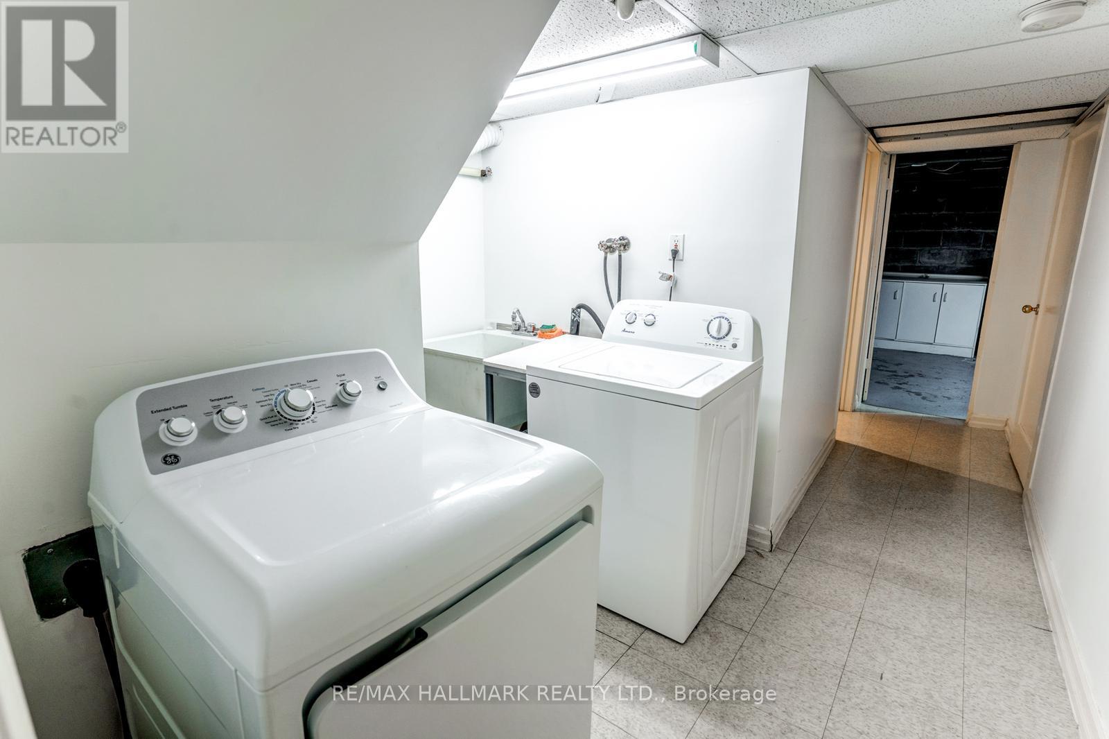 10 Coxwell Boulevard, Toronto, Ontario  M4C 3G7 - Photo 31 - E12542124