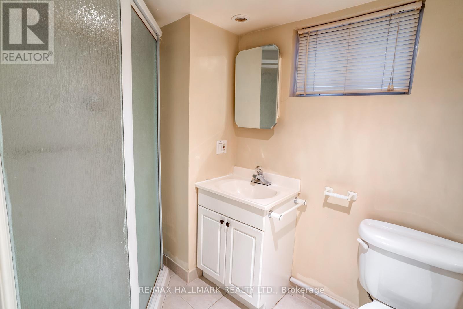 10 Coxwell Boulevard, Toronto, Ontario  M4C 3G7 - Photo 32 - E12542124