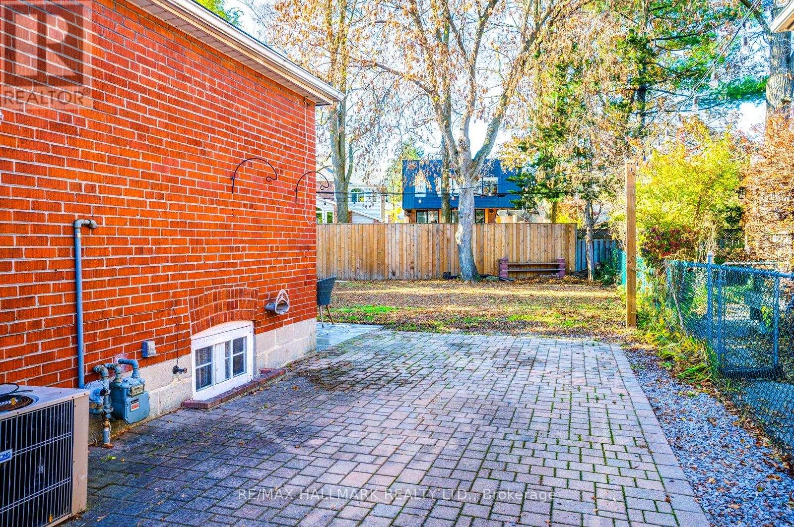 10 Coxwell Boulevard, Toronto, Ontario  M4C 3G7 - Photo 35 - E12542124