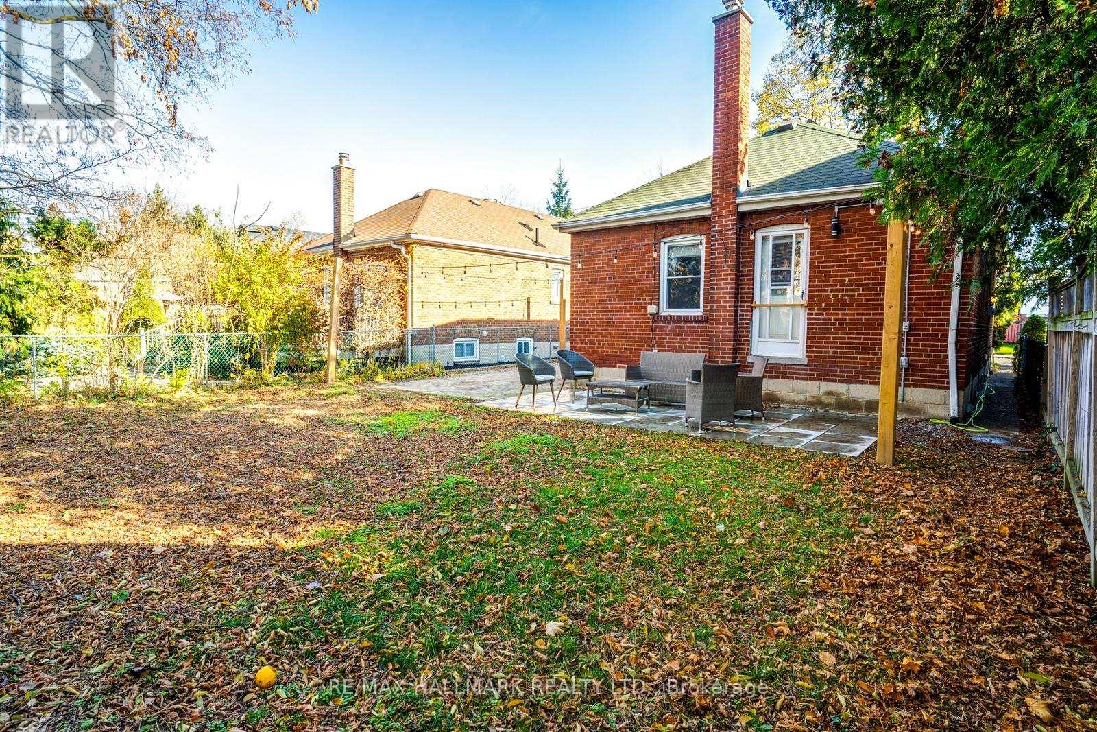 10 Coxwell Boulevard, Toronto, Ontario  M4C 3G7 - Photo 37 - E12542124