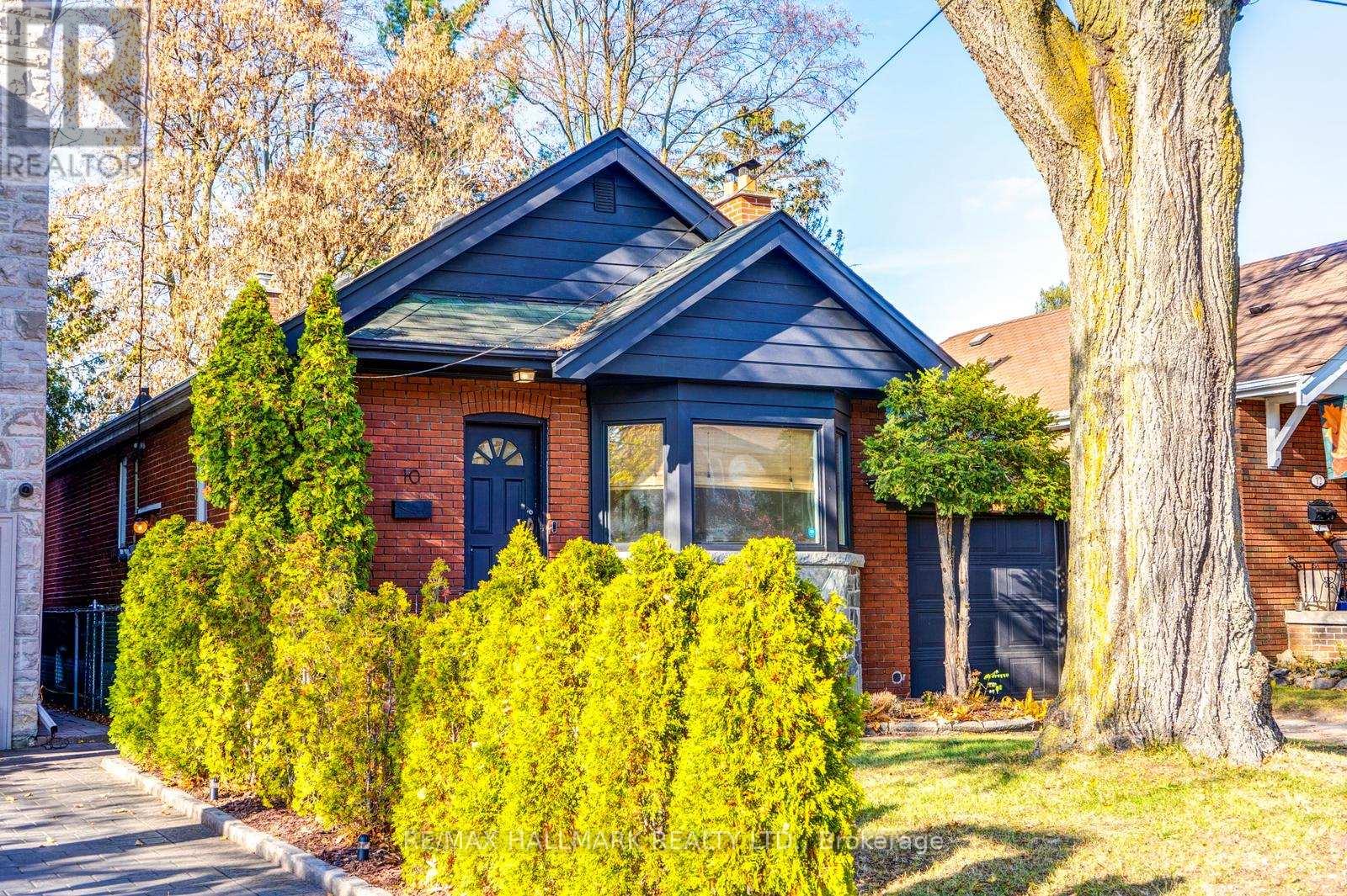 10 Coxwell Boulevard, Toronto, Ontario  M4C 3G7 - Photo 4 - E12542124