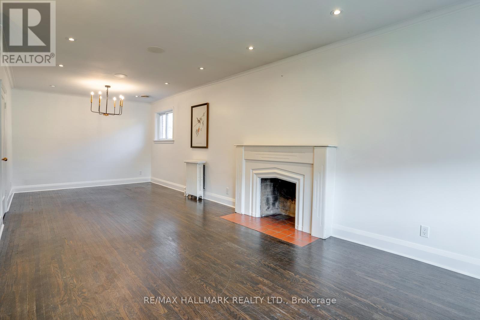 10 Coxwell Boulevard, Toronto, Ontario  M4C 3G7 - Photo 7 - E12542124