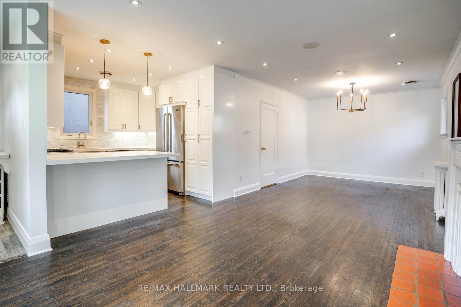 10 Coxwell Boulevard, Toronto, Ontario  M4C 3G7 - Photo 8 - E12542124