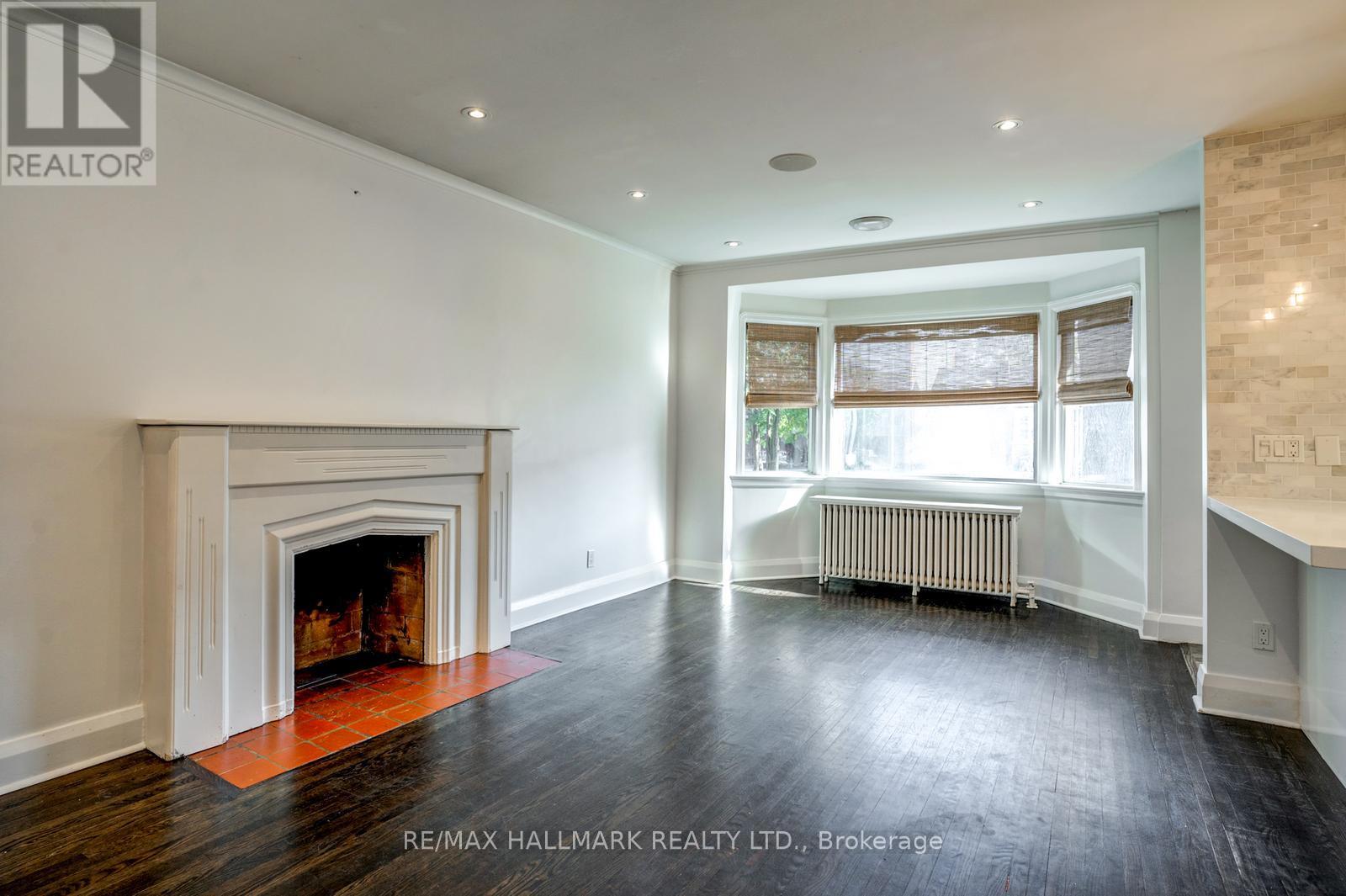 10 Coxwell Boulevard, Toronto, Ontario  M4C 3G7 - Photo 9 - E12542124