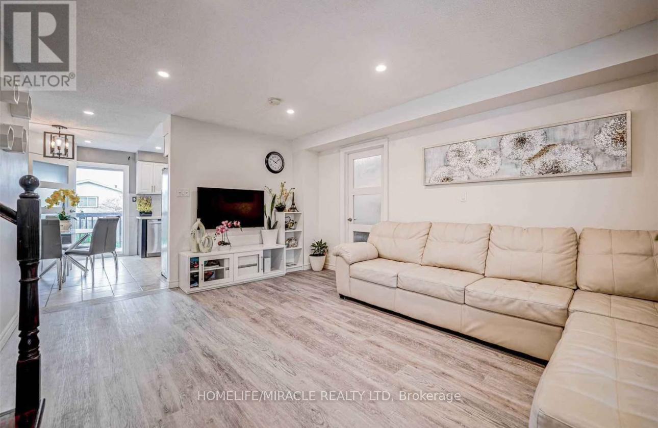 252 Lakeview Park Avenue, Oshawa, Ontario  L1J 7M5 - Photo 3 - E12542148