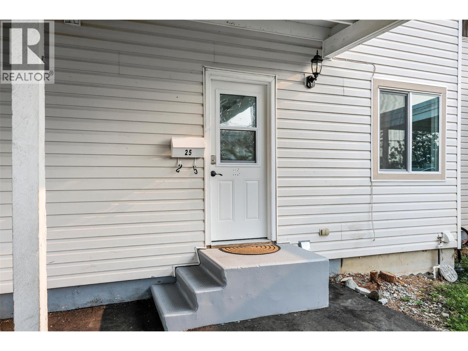 2564 Sandpiper Drive Unit# 25, Kamloops, British Columbia  V2B 6X1 - Photo 4 - 10369165