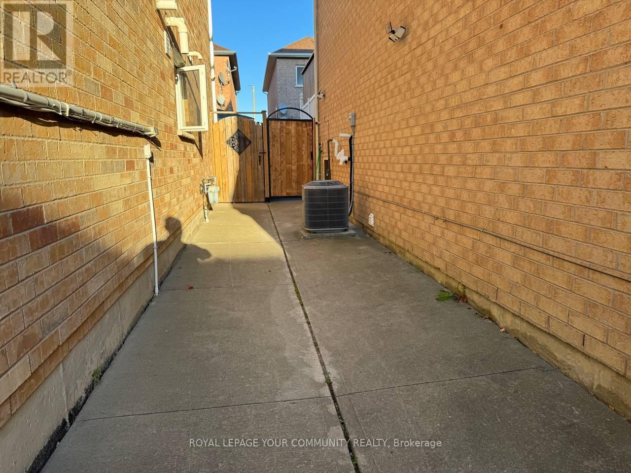 49 Chiara Drive, Vaughan, Ontario  L6A 3K3 - Photo 13 - N12542016