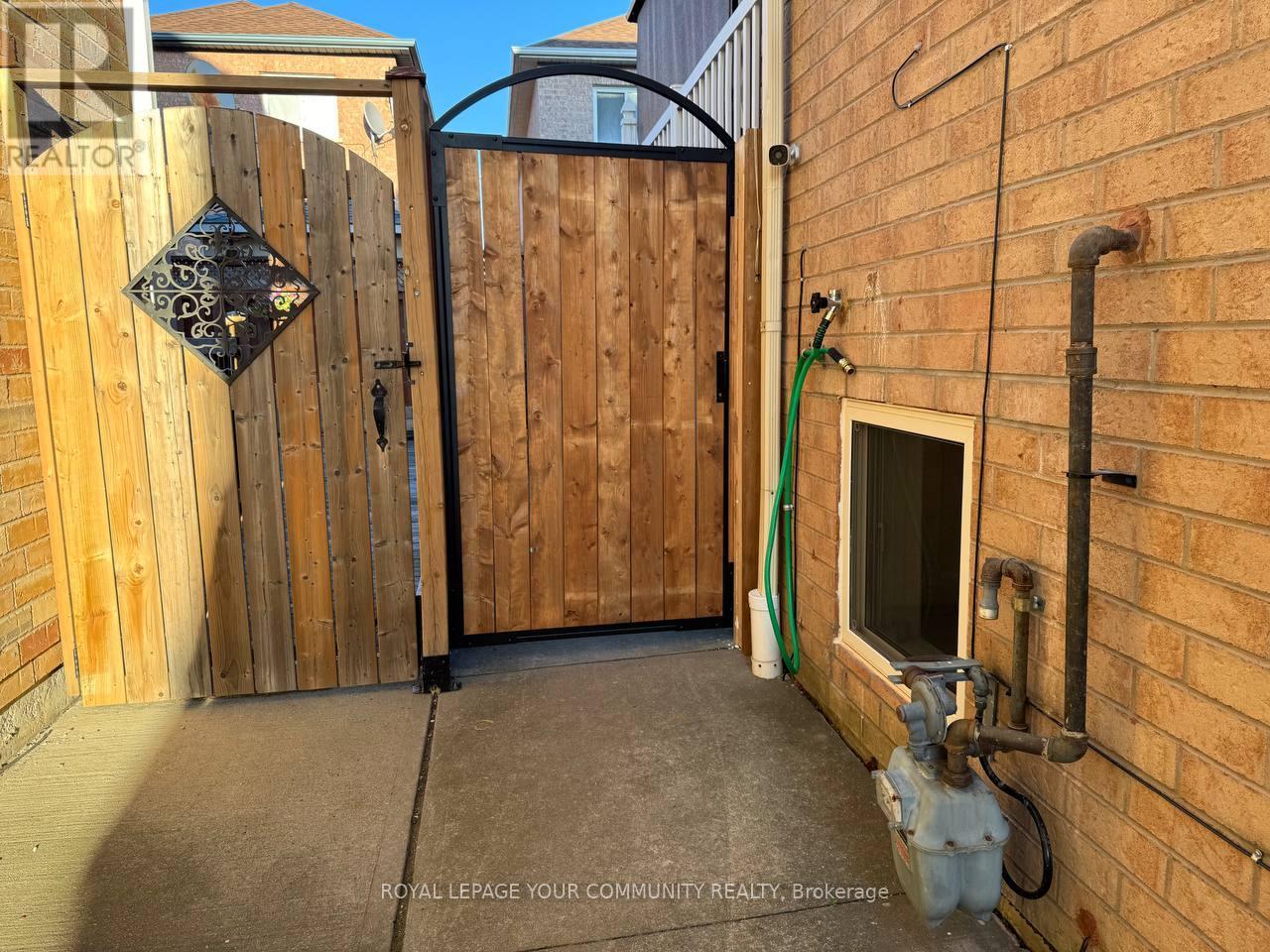 49 Chiara Drive, Vaughan, Ontario  L6A 3K3 - Photo 14 - N12542016