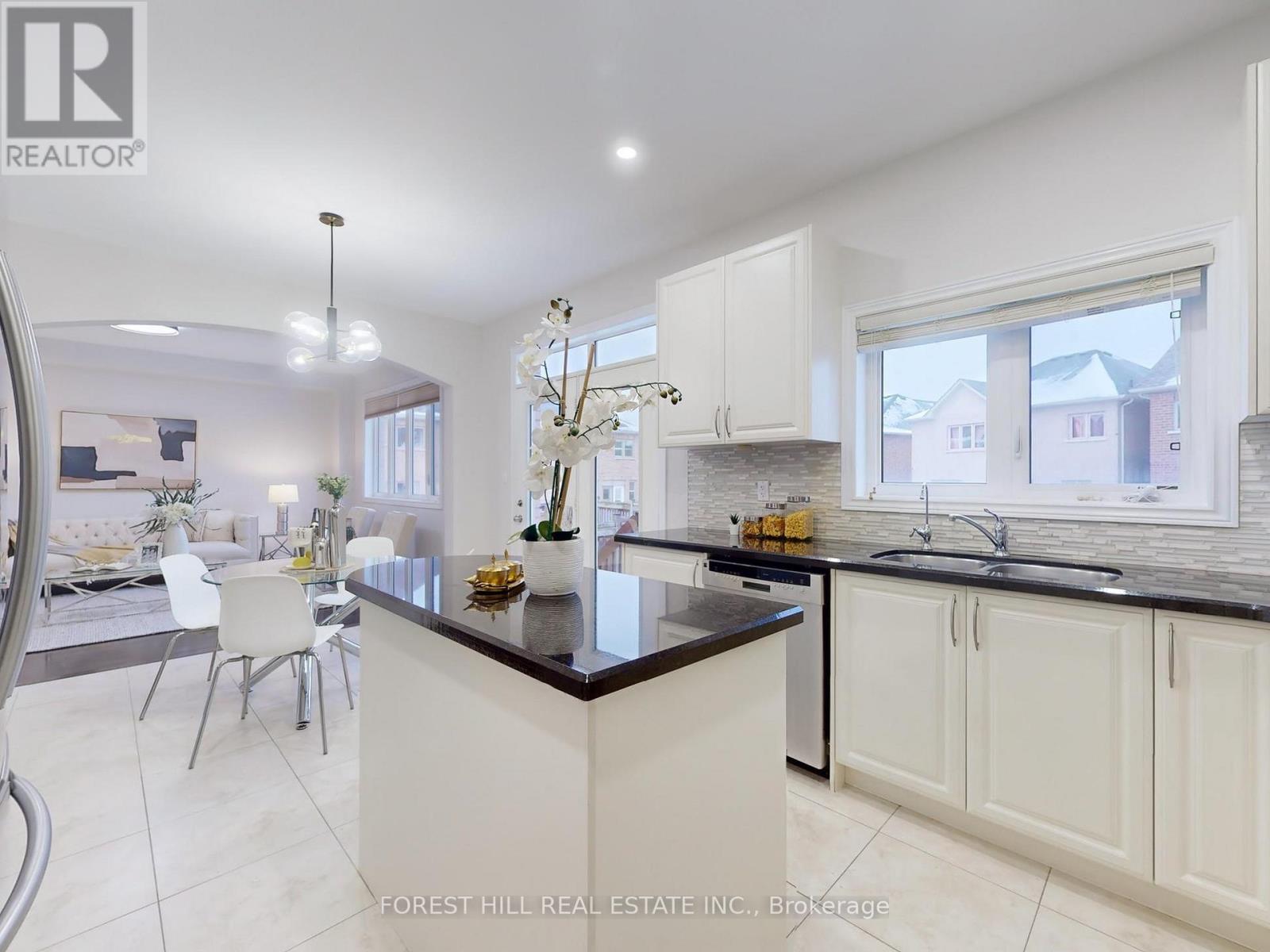 5 Beebe Crescent, Markham, Ontario  L6E 0L6 - Photo 9 - N12542152