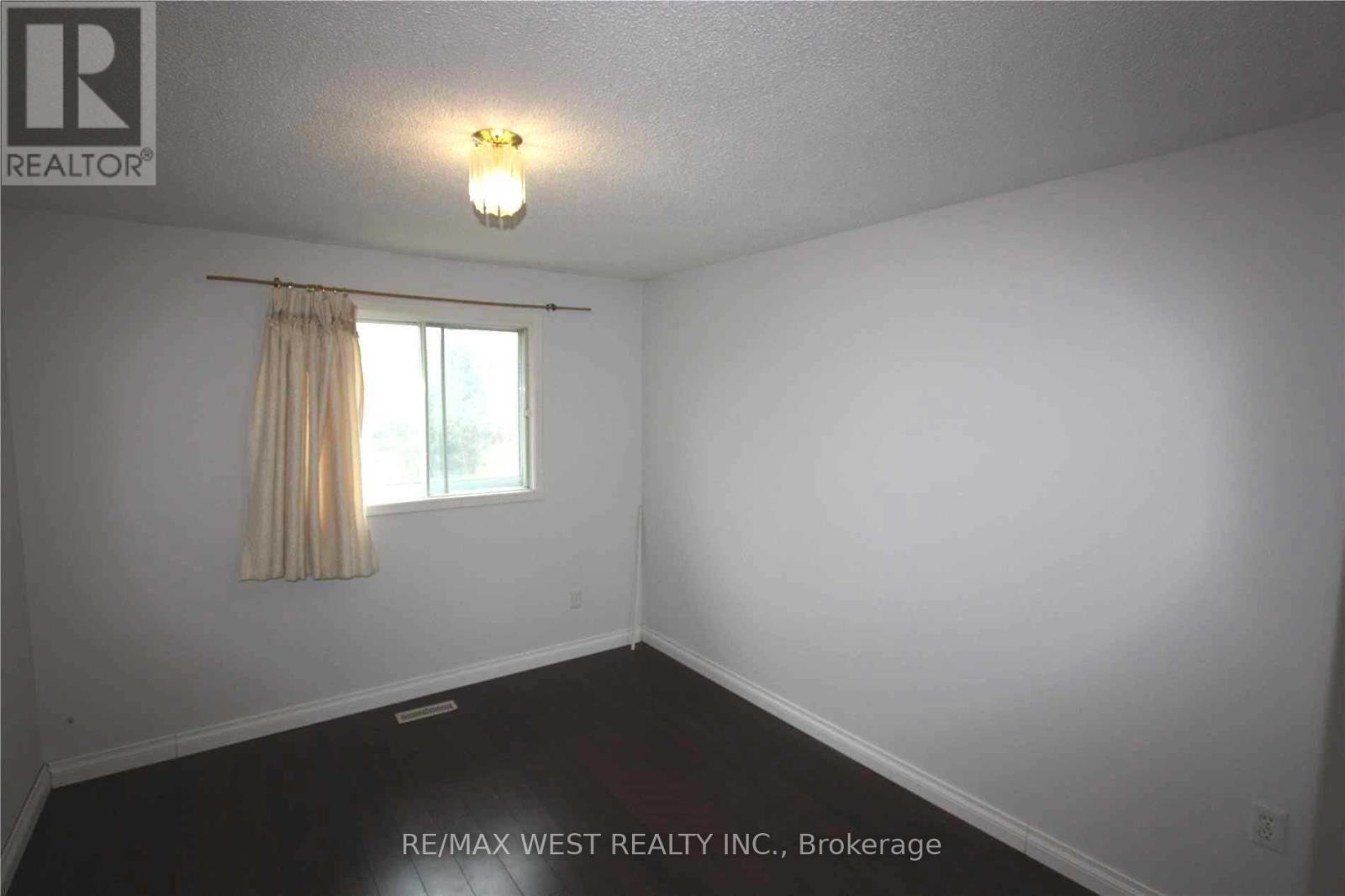 51 Michael Drive, Richmond Hill, Ontario  L4C 5W7 - Photo 10 - N12542158