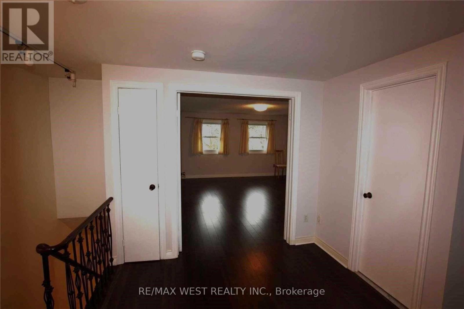 51 Michael Drive, Richmond Hill, Ontario  L4C 5W7 - Photo 6 - N12542158