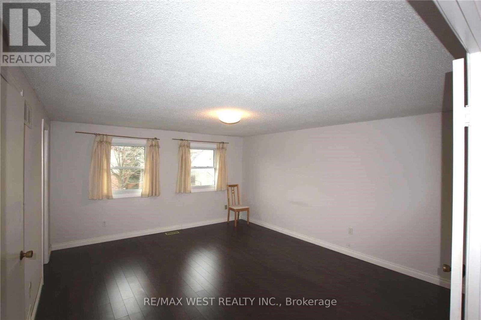 51 Michael Drive, Richmond Hill, Ontario  L4C 5W7 - Photo 7 - N12542158