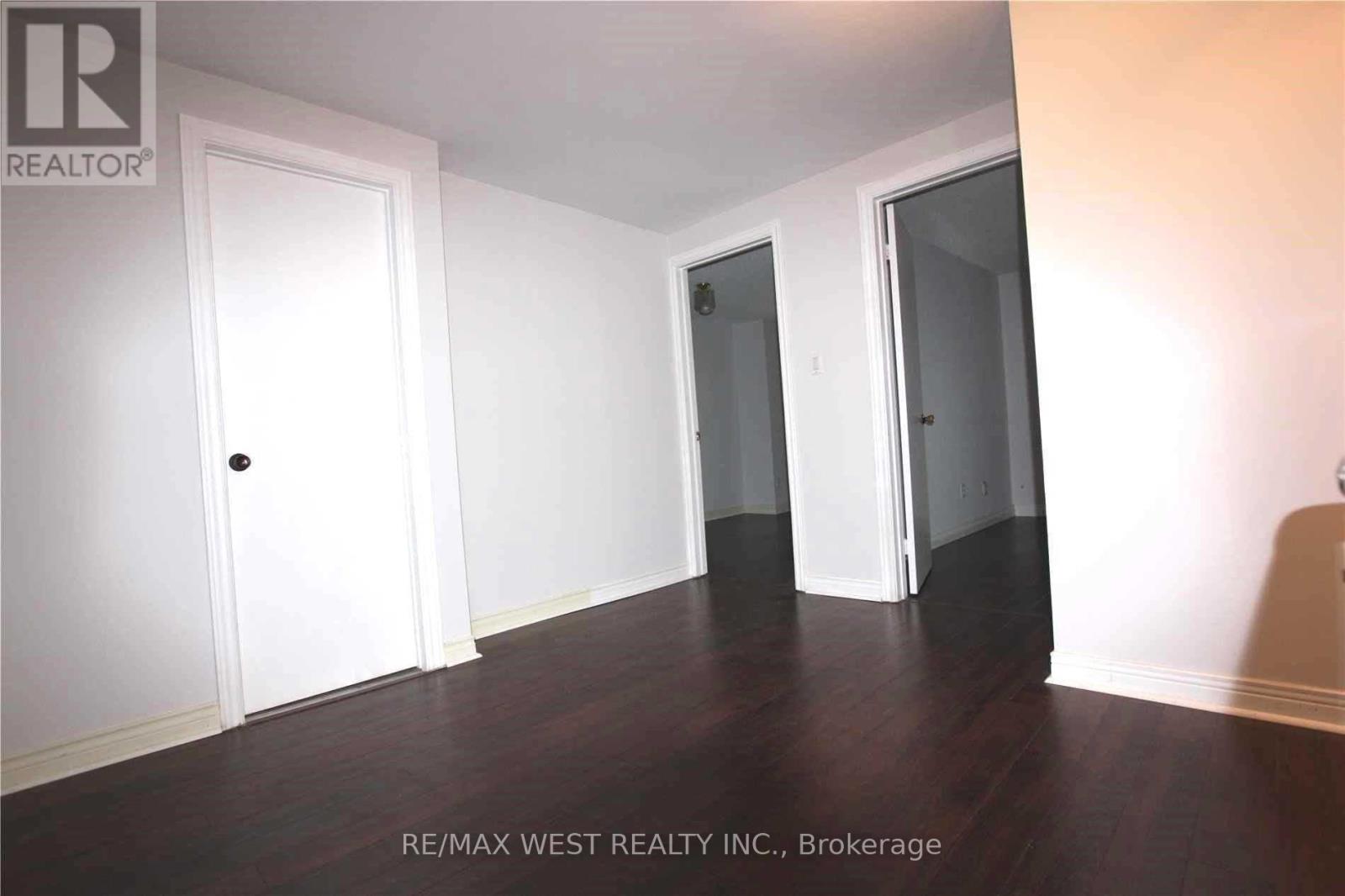 51 Michael Drive, Richmond Hill, Ontario  L4C 5W7 - Photo 9 - N12542158