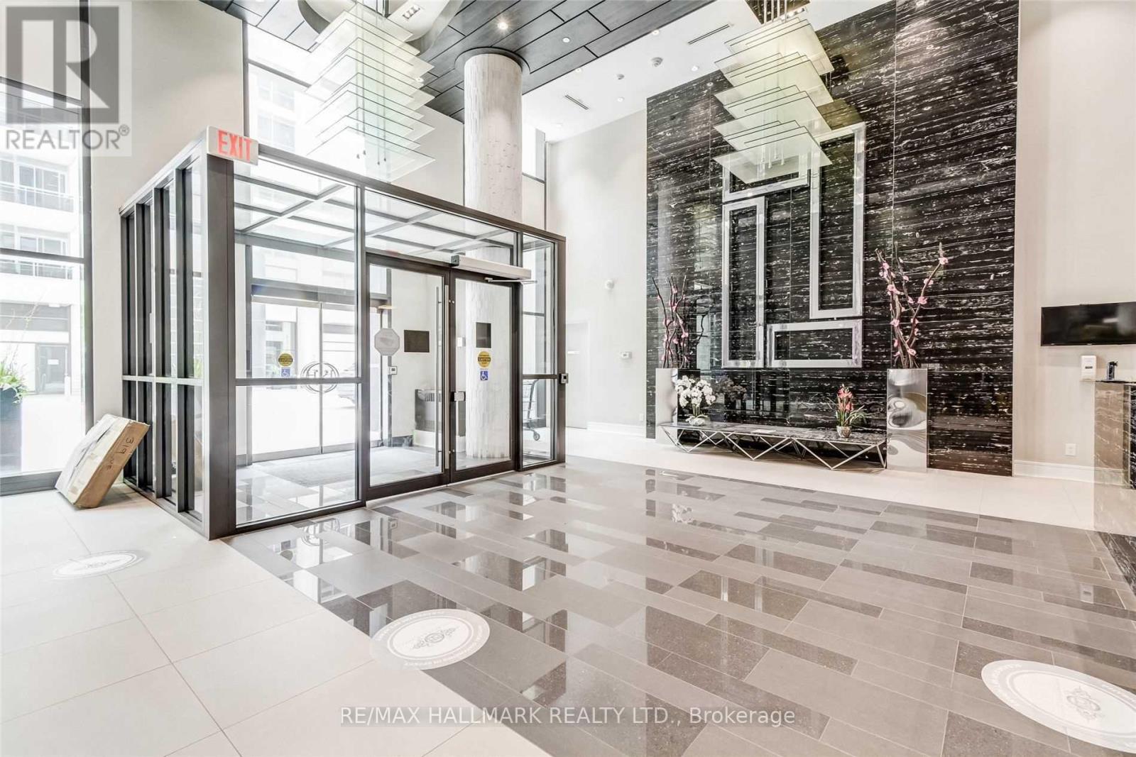 1911nw - 9201 Yonge Street, Richmond Hill, Ontario  L4C 1H9 - Photo 2 - N12542172