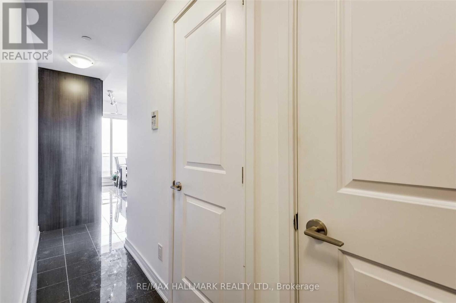 1911nw - 9201 Yonge Street, Richmond Hill, Ontario  L4C 1H9 - Photo 3 - N12542172