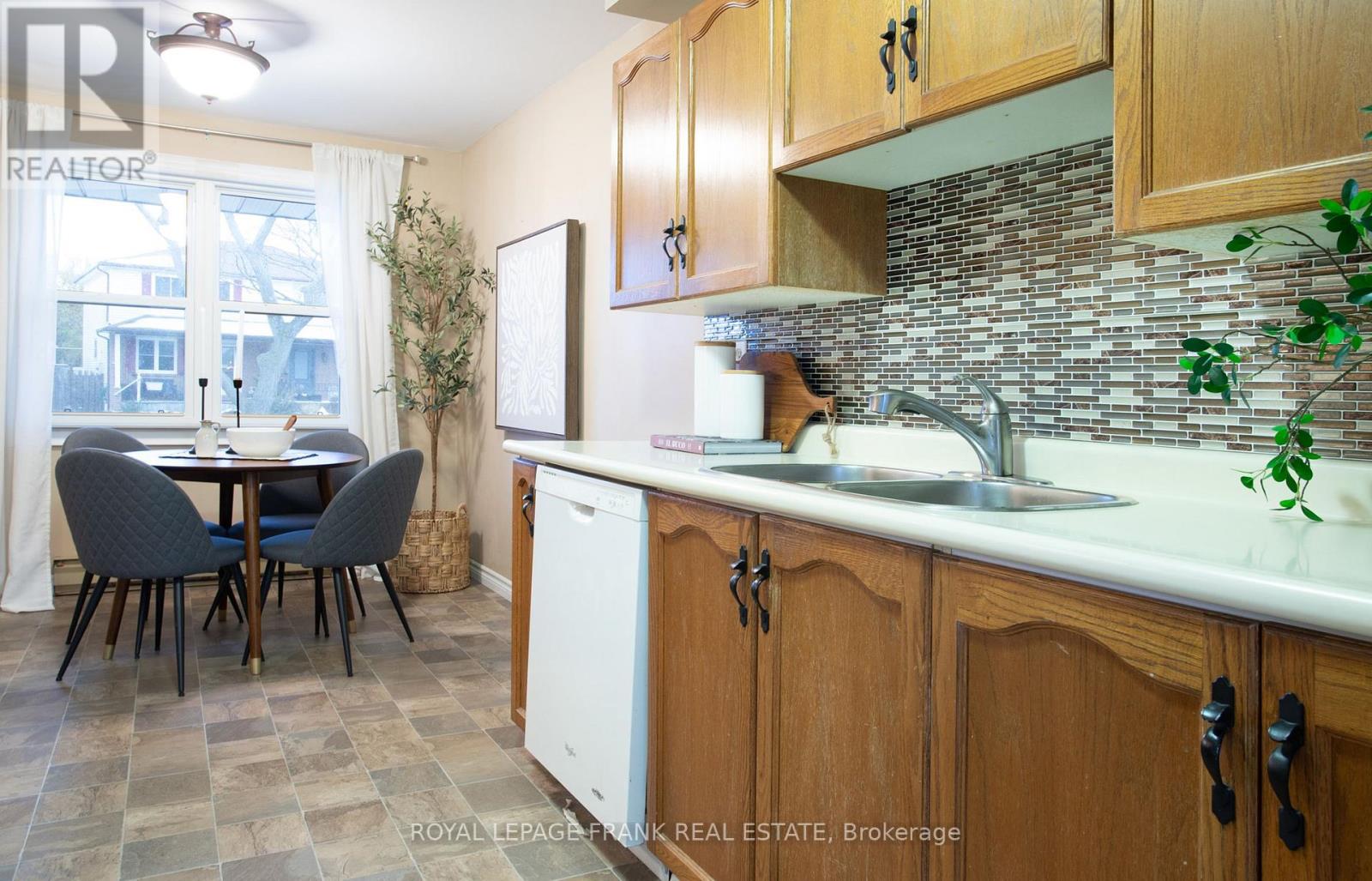 1466 O'hara Court, Oshawa, Ontario L1J 8A4 - Photo 11 - E12542204