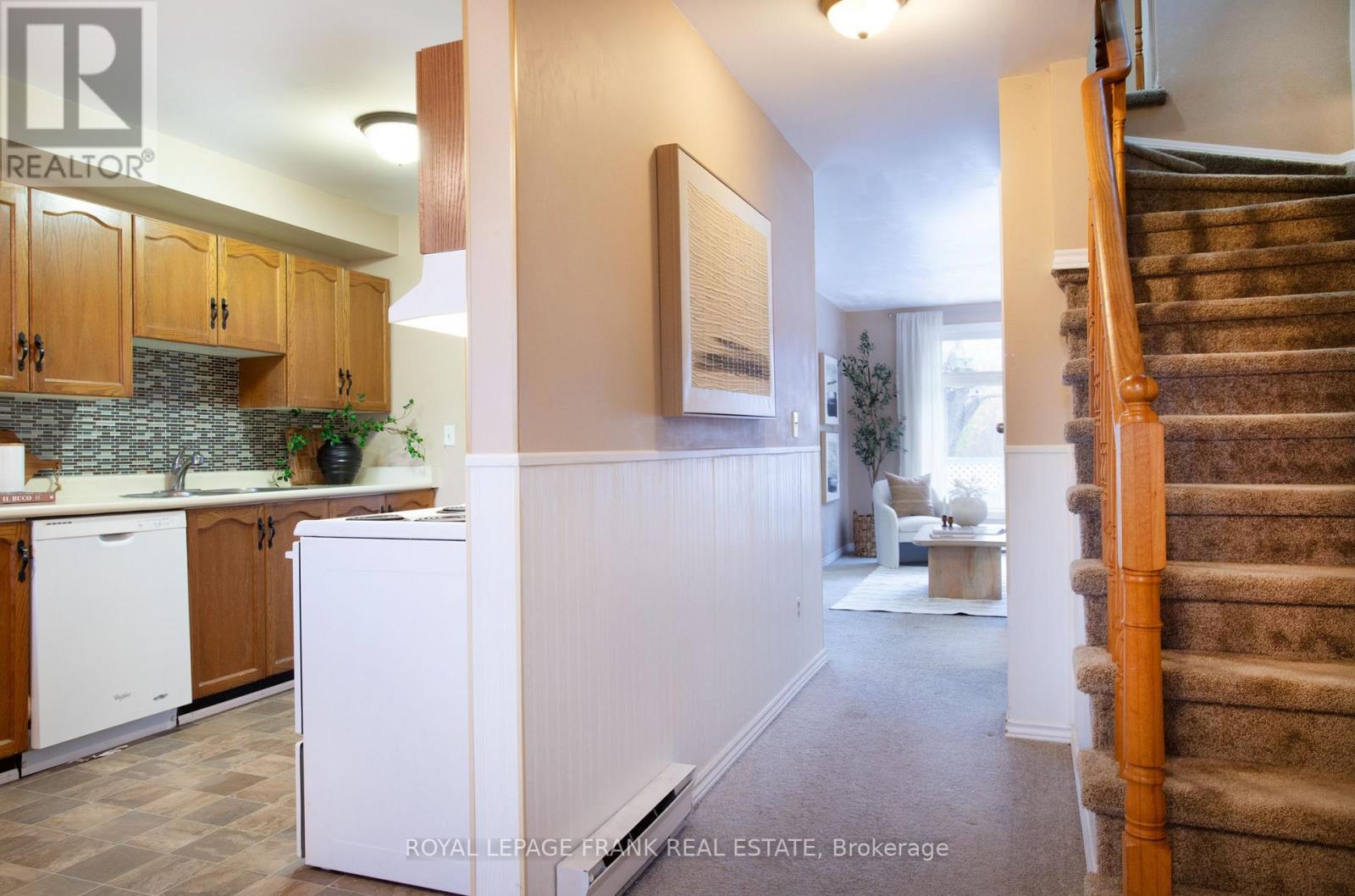 1466 O'hara Court, Oshawa, Ontario L1J 8A4 - Photo 2 - E12542204