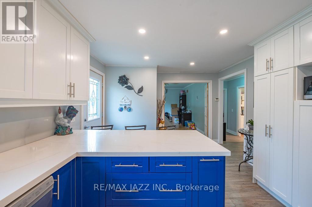 54 Virginia Boulevard, Georgina, Ontario L0E 1N0 - Photo 15 - N12542246