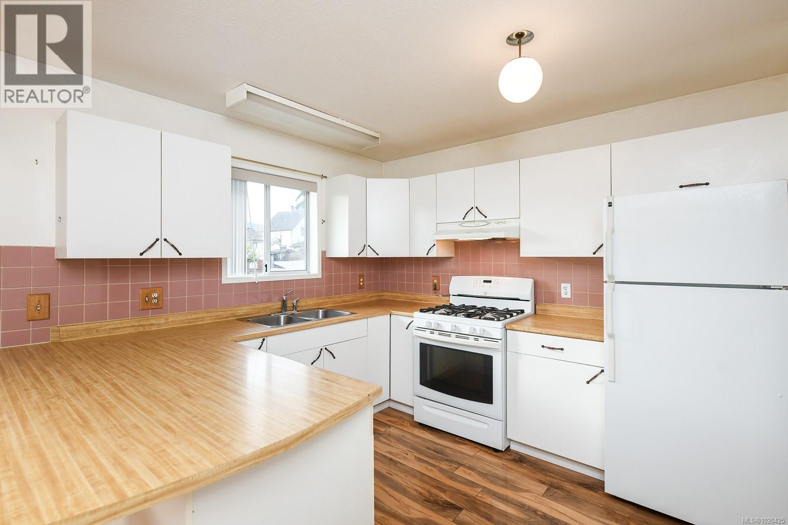 2771 Windermere Ave, Cumberland, British Columbia  V0R 1S0 - Photo 8 - 1020425