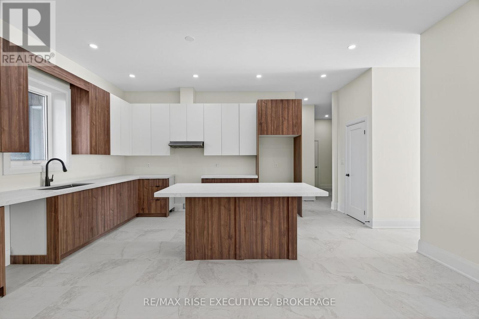 138 Hineman Street, Kingston, Ontario K7L 0G2 - Photo 10 - X12542176