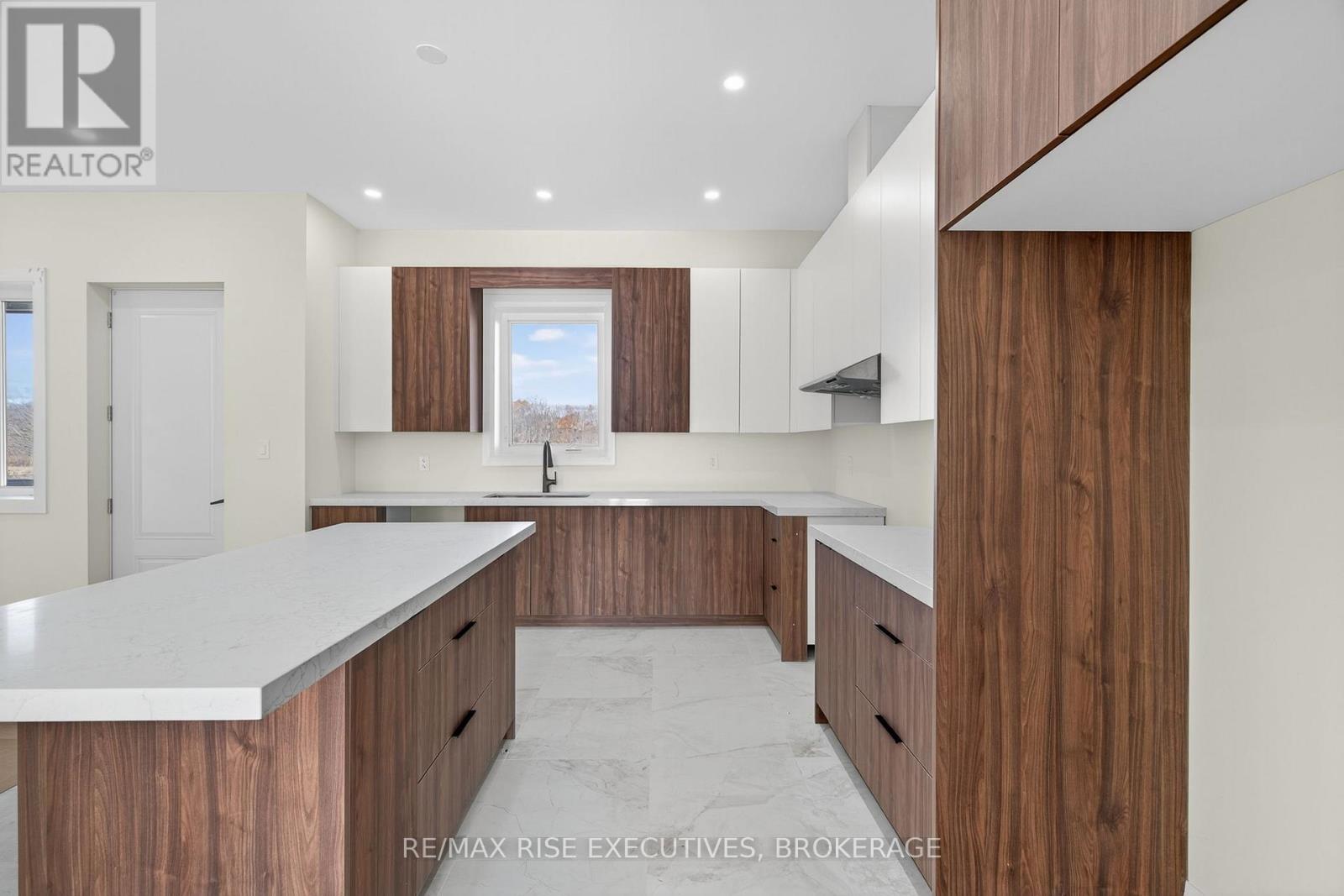 138 Hineman Street, Kingston, Ontario K7L 0G2 - Photo 12 - X12542176