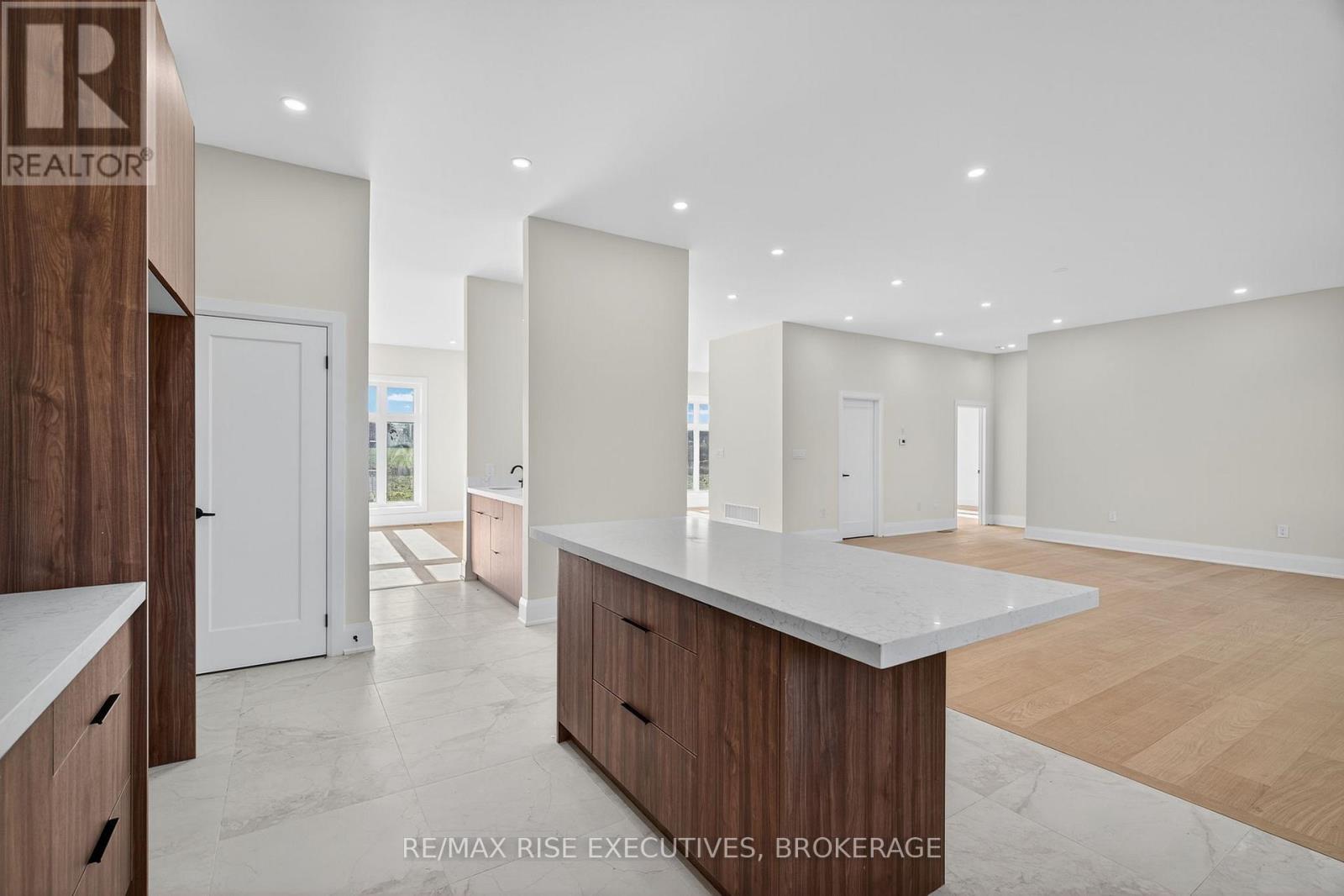 138 Hineman Street, Kingston, Ontario K7L 0G2 - Photo 14 - X12542176