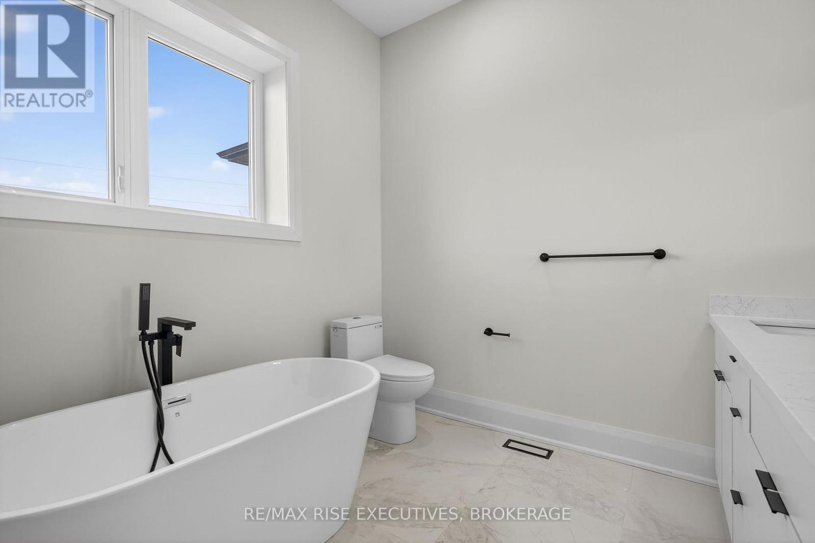 138 Hineman Street, Kingston, Ontario K7L 0G2 - Photo 19 - X12542176