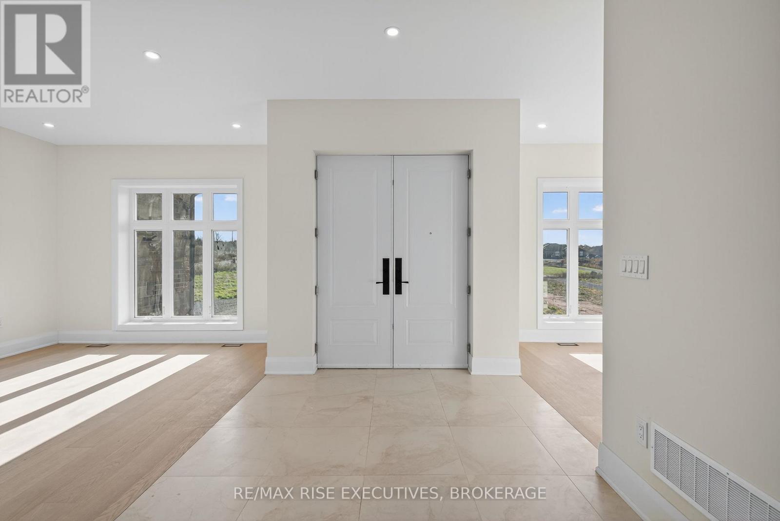 138 Hineman Street, Kingston, Ontario K7L 0G2 - Photo 2 - X12542176