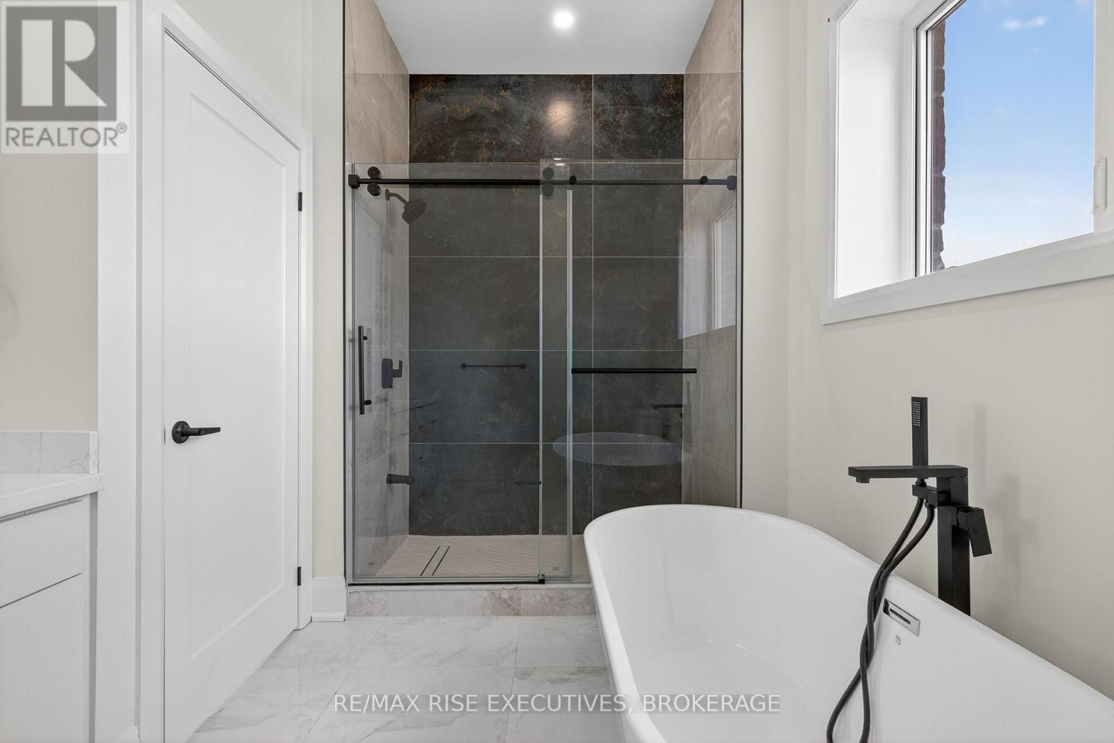 138 Hineman Street, Kingston, Ontario K7L 0G2 - Photo 20 - X12542176